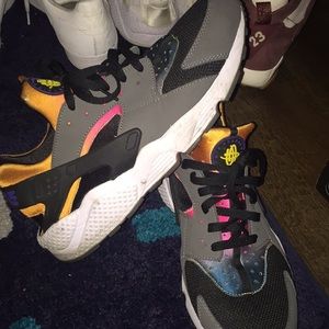 Black Huaraches